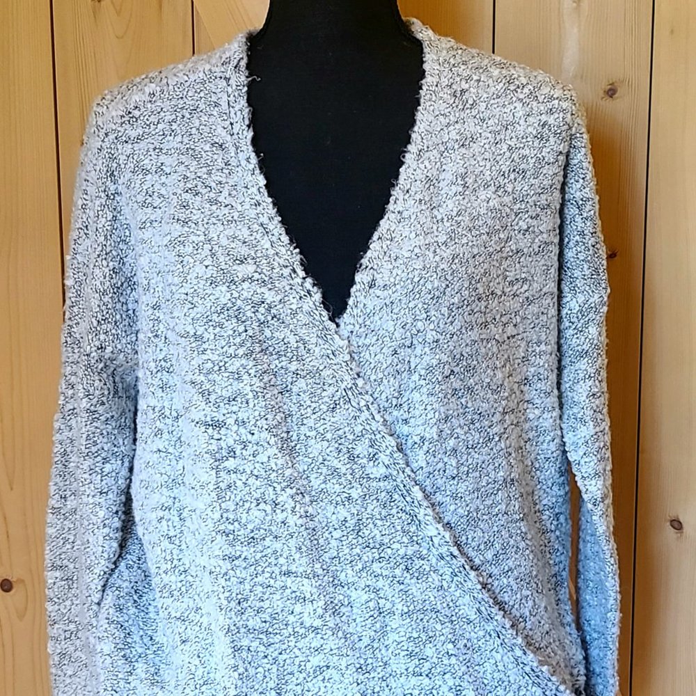 Women's V-Neck Sweater, L